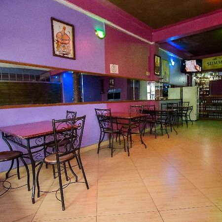 Viewers Park Hotel ナイバシャ エクステリア 写真